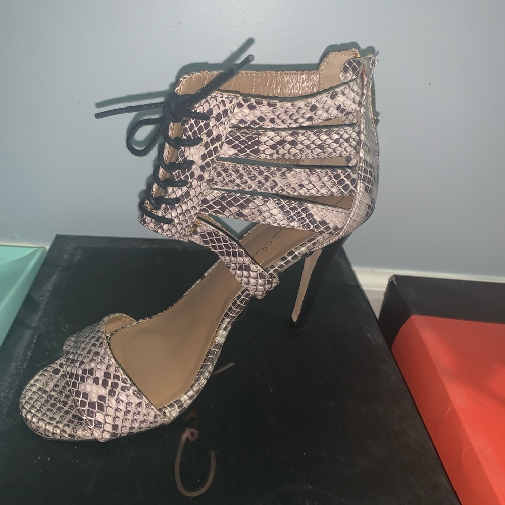 🔹Multi color heels